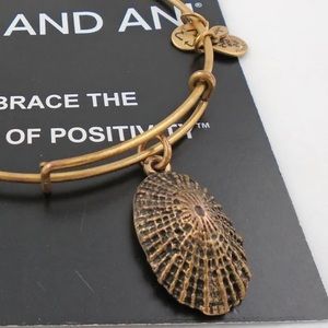 Alex & Ani Mollusk Bangle 🦪